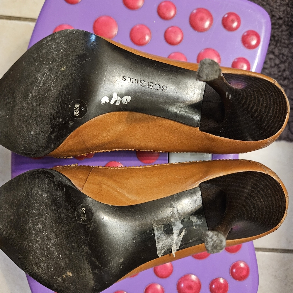 BCBG Shoes π - Picture 2 of 4